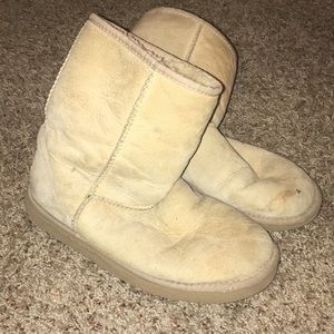 Classic short Ugg boots